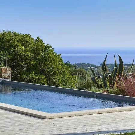 Вилла Eau Blanche Golf De St Tropez